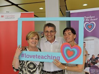 3 teachers with a #loveteaching sign